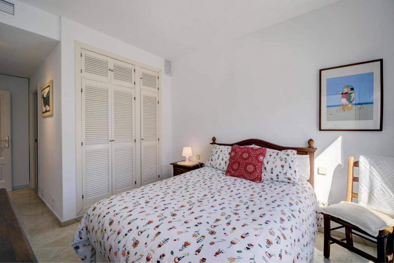Exceptional Beachfront Complex With Pool In Costalita, Estepona Luaran gambar