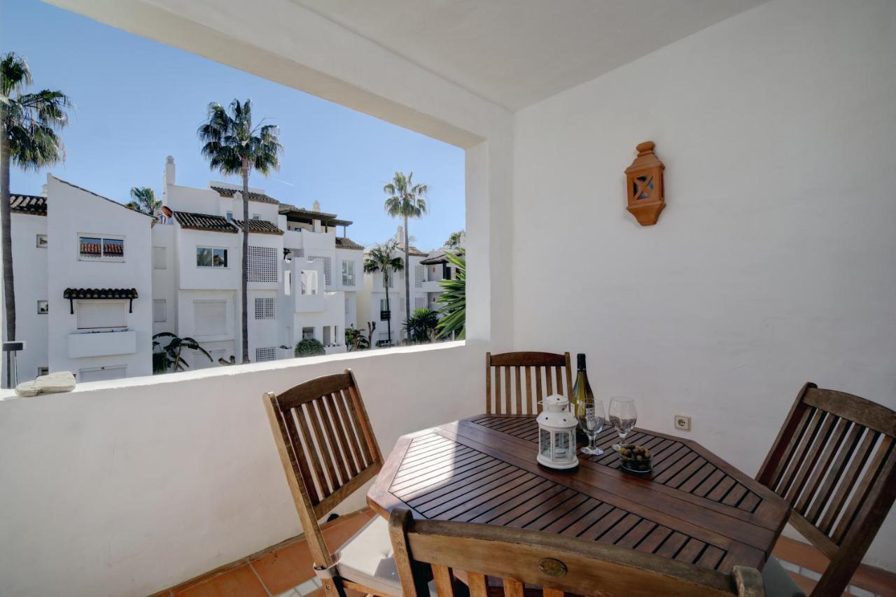 Exceptional Beachfront Complex With Pool In Costalita, Estepona Luaran gambar